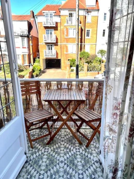 3 Bedroom Spacious Seaside Apartment With Estuary Views Southend-on-Sea Zewnętrze zdjęcie