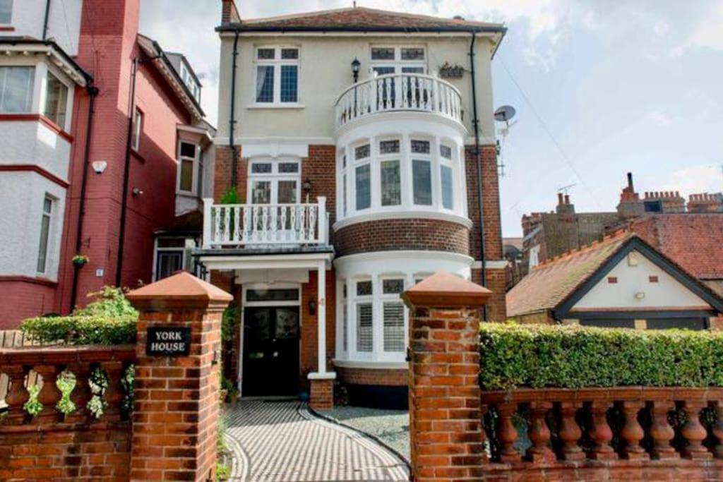 3 Bedroom Spacious Seaside Apartment With Estuary Views Southend-on-Sea Zewnętrze zdjęcie