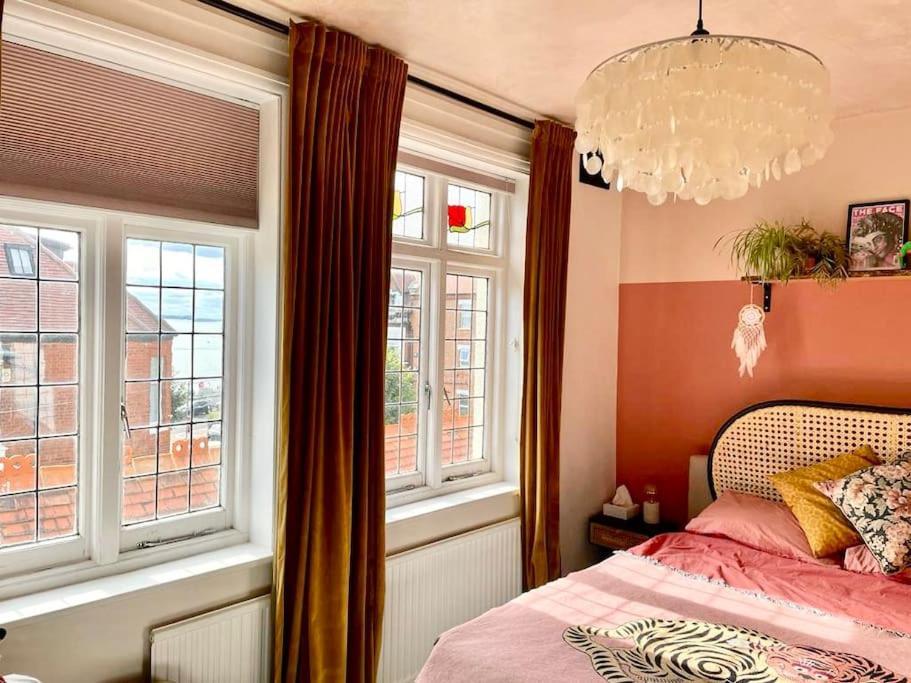 3 Bedroom Spacious Seaside Apartment With Estuary Views Southend-on-Sea Zewnętrze zdjęcie